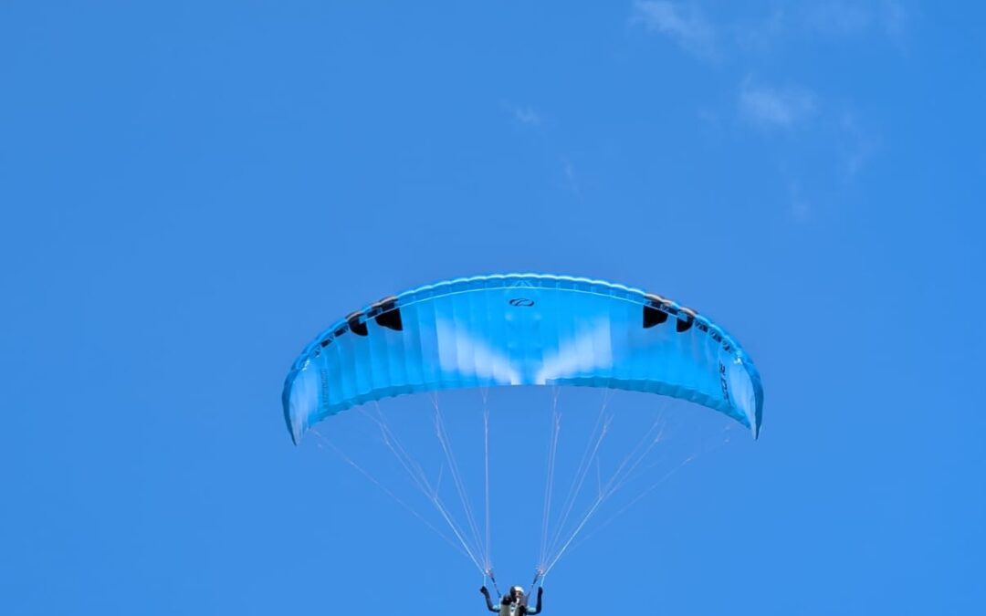 Est-ce que je peux laver ma voile de parapente et comment ?